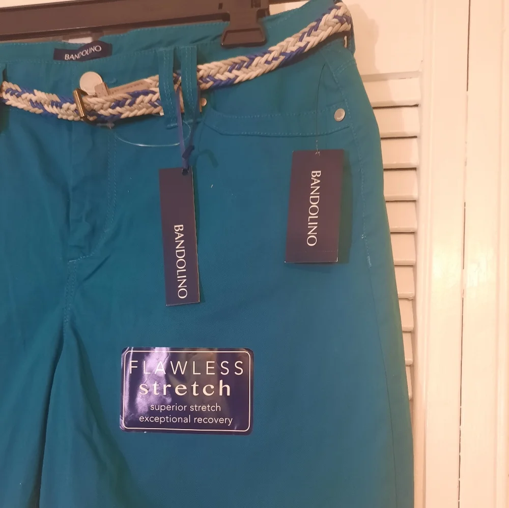 Bandolino classic amalia stretch belted shorts sz 10 NWT *D6